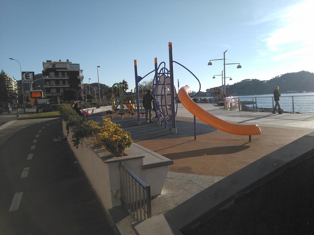 Vedi O' Mare Quant'E Bello Lägenhet Sestri Levante Exteriör bild